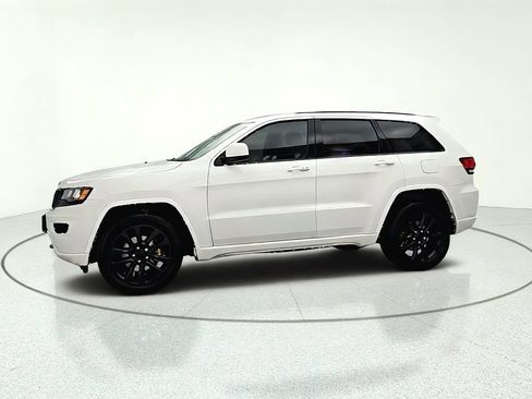 Used 2017 Jeep Grand Cherokee Altitude w/ Quick Order Package 23Z AWD/4WD image 4