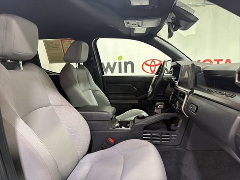 Used 2025 Toyota Tacoma SR5 AWD/4WD image 10