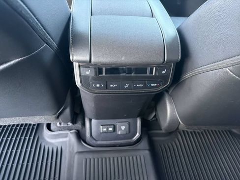 Used 2022 Toyota Highlander Platinum AWD/4WD image 23