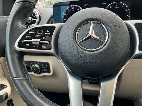 Used 2022 Mercedes-Benz GLB 250 4MATIC image 21
