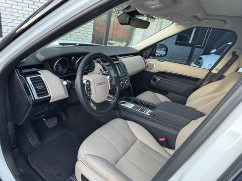 Used 2017 Land Rover Discovery SE image 36