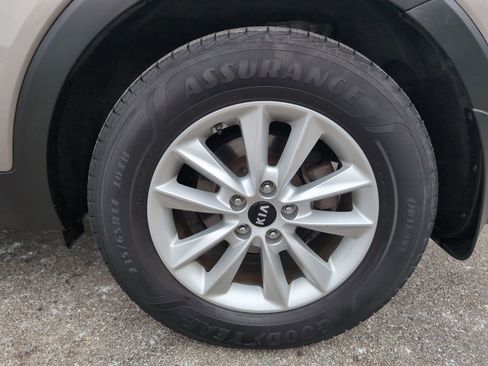 Used 2019 Kia Sorento LX image 21