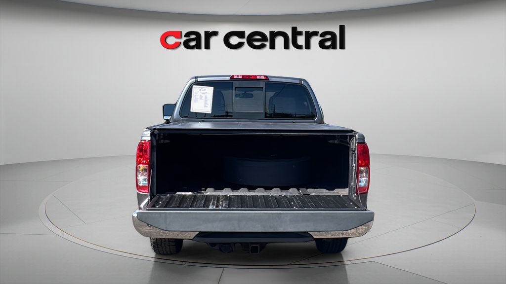Used 2017 Nissan Frontier SV w/ SV Value Truck Package AWD/4WD image 9