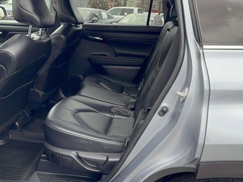 Certified 2022 Toyota Highlander XLE image 14