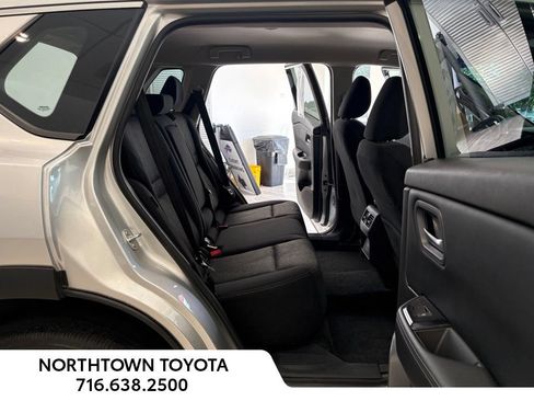 Used 2025 Nissan Rogue SV FWD image 21