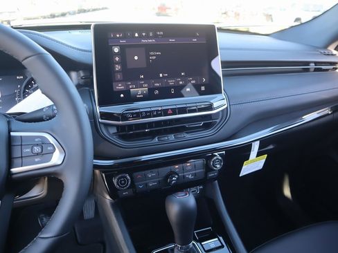 New 2026 Jeep Compass Latitude image 5