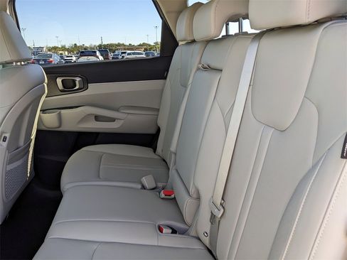 Certified 2025 Kia Sorento S w/ Panoramic Sunroof Package image 18