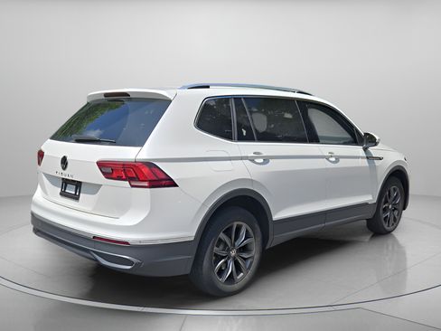 Used 2023 Volkswagen Tiguan SE FWD image 5