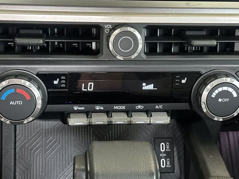 Used 2024 Toyota Tacoma TRD Off-Road AWD/4WD image 20