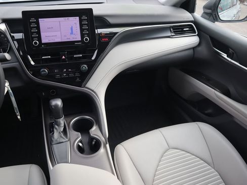 Used 2021 Toyota Camry SE image 12