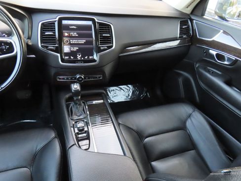 Used 2018 Volvo XC90 T6 Momentum w/ Convenience Package image 12