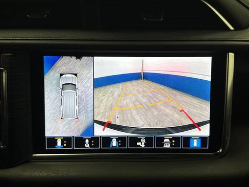 Used 2021 GMC Yukon XL Denali image 11