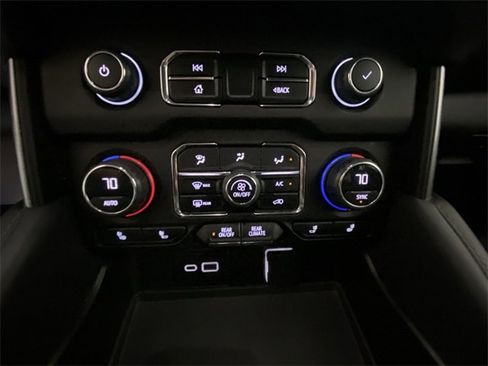 Used 2023 Chevrolet Suburban LT image 19