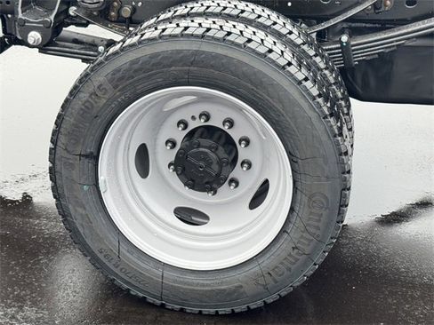 New 2025 Ford F550 4x4 Regular Cab Super Duty image 9