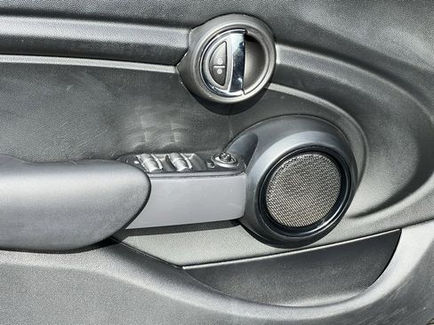 Used 2021 MINI Cooper 4-Door Hardtop image 25