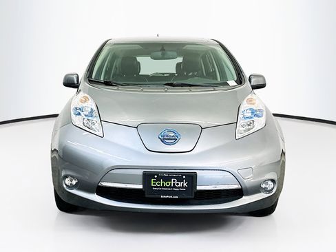 Used 2015 Nissan Leaf SL FWD image 2
