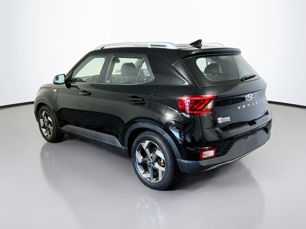 Used 2022 Hyundai Venue SEL FWD image 4