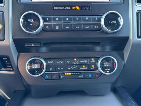 Used 2018 Ford Expedition XLT w/ Equipment Group 202A AWD/4WD image 21