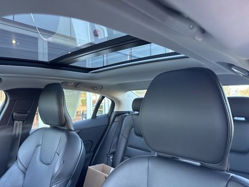 Certified 2024 Volvo S60 B5 Core image 26