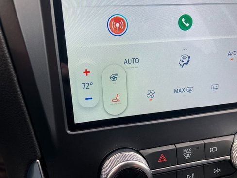 Used 2024 Ford Edge Titanium image 3