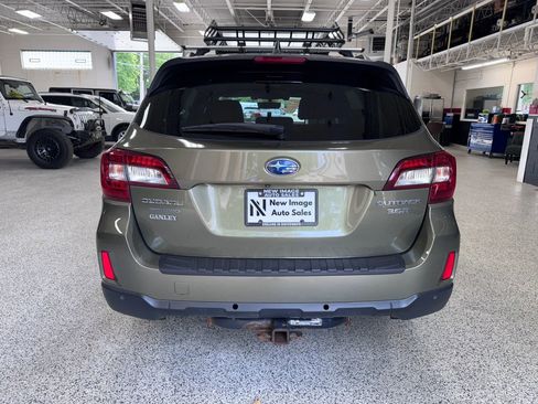 Used 2017 Subaru Outback 3.6R Touring AWD/4WD image 4