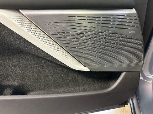 New 2025 Cadillac Optiq Luxury 1 w/ LPO, ONYX Package image 29