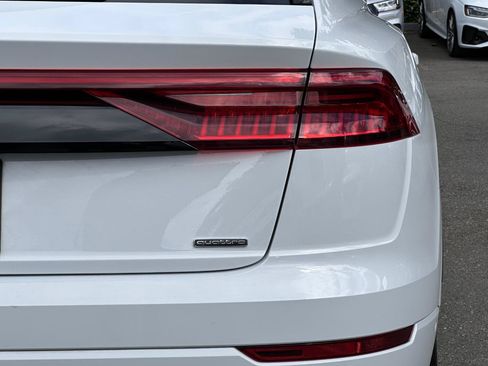 Used 2019 Audi Q8 Prestige w/ Adaptive Chassis Package AWD/4WD image 30