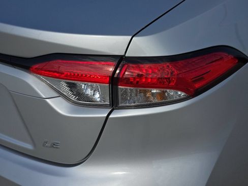 Used 2025 Toyota Corolla LE FWD image 24