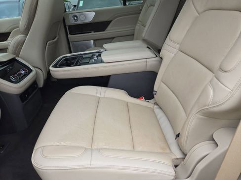 Used 2019 Lincoln Navigator Reserve AWD/4WD image 18