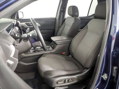 Used 2023 Chevrolet Traverse LT w/ Rear Camera Mirror Package image 29