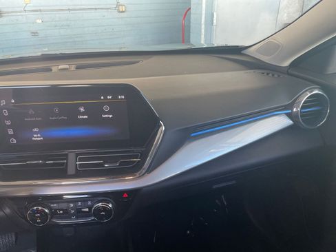 Used 2025 Chevrolet Trax LT image 34