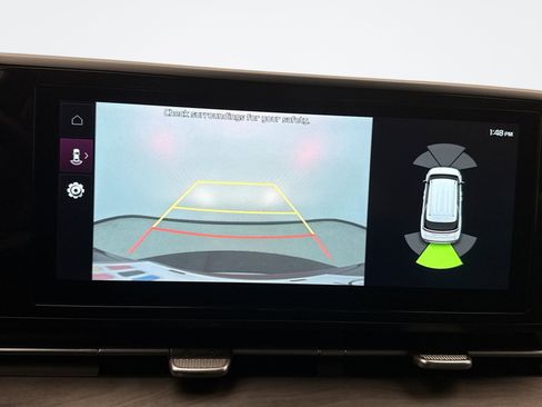 Used 2024 Kia Carnival EX image 16