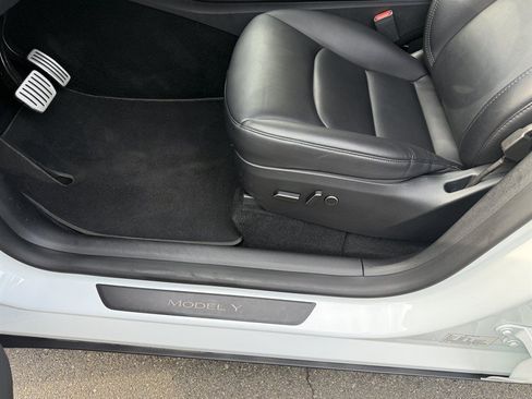 Used 2023 Tesla Model Y Performance AWD/4WD image 13