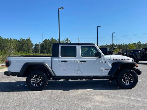 Used 2025 Jeep Gladiator Mojave w/ Convenience Group AWD/4WD image 23
