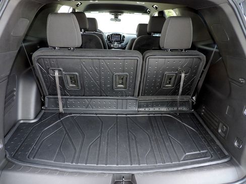 Used 2023 Chevrolet Traverse LT FWD image 14