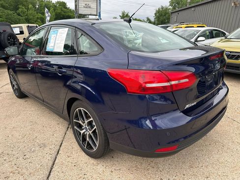 Used 2017 Ford Focus SEL w/ Cold Weather Package FWD image 5