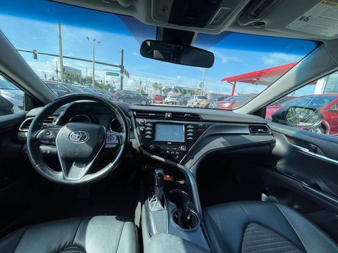 Used 2020 Toyota Camry SE FWD image 13