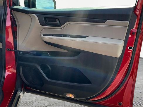 Used 2022 Honda Odyssey EX image 25