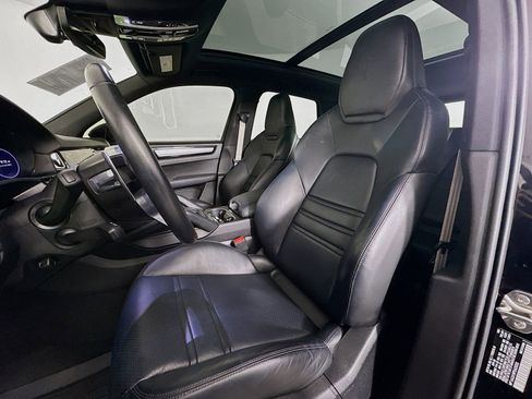 Used 2023 Porsche Cayenne AWD/4WD image 22