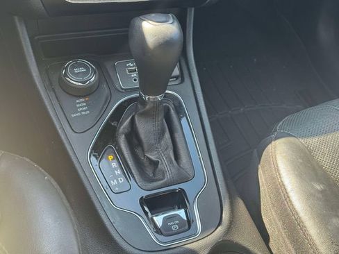 Used 2020 Jeep Cherokee Limited AWD/4WD image 37
