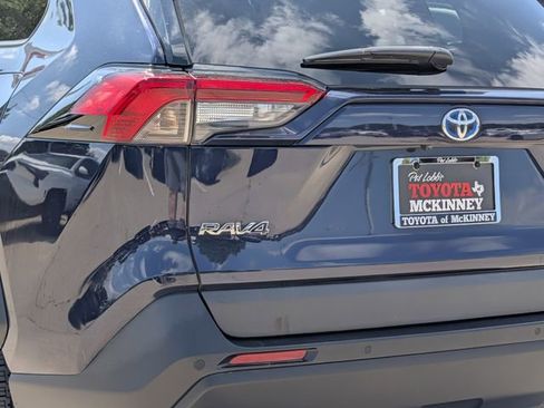 Used 2021 Toyota RAV4 XLE Premium AWD/4WD image 8