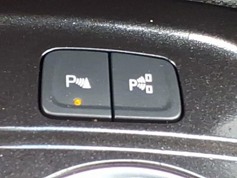 Used 2023 Chevrolet Equinox Premier AWD/4WD image 22