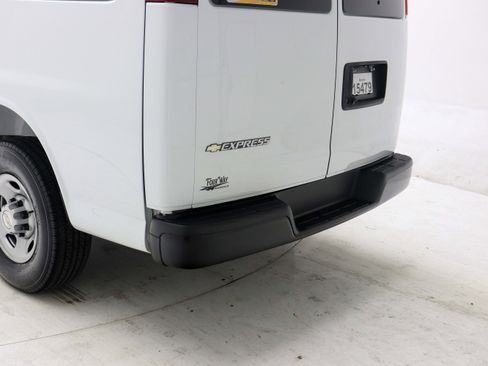 Used 2025 Chevrolet Express 3500 LS image 10