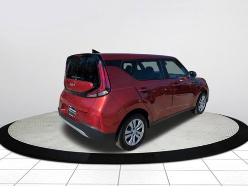 Used 2023 Kia Soul LX image 3