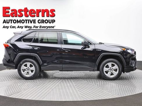Used 2020 Toyota RAV4 LE AWD/4WD image 4