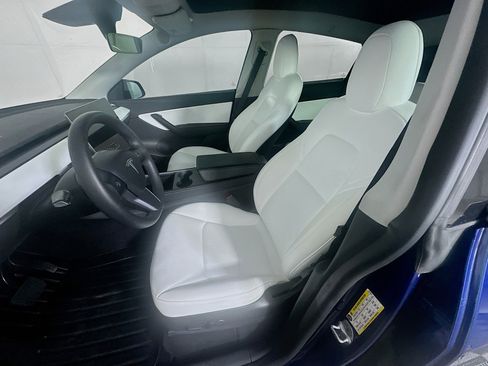 Used 2022 Tesla Model Y Long Range image 13