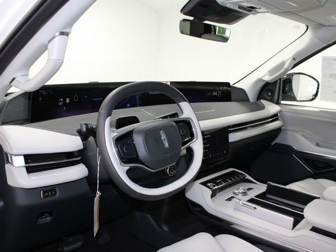 New 2025 Lincoln Navigator L Reserve image 27