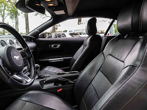 Used 2022 Ford Mustang GT Premium image 10