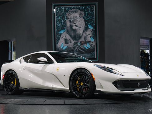 Used 2018 Ferrari 812 Superfast image 6