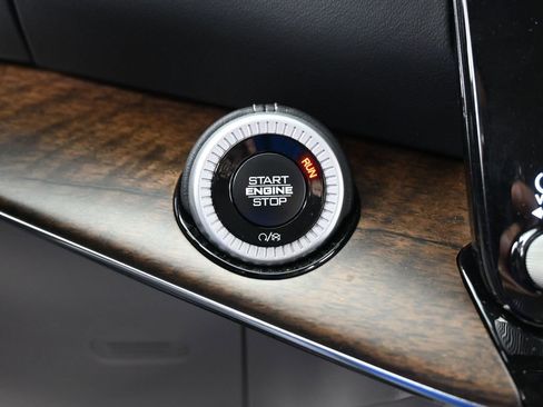 Used 2024 Jeep Grand Wagoneer L Base image 34